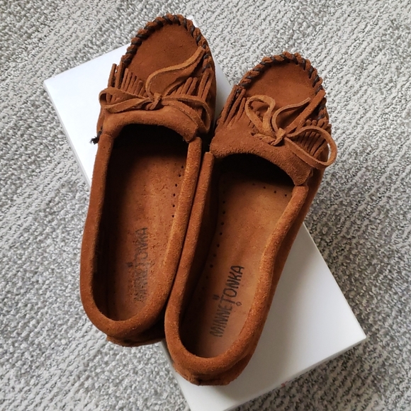 Minnetonka Shoes - Minnetonka Shoes